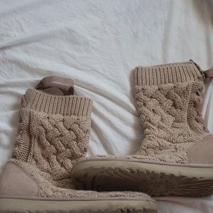 UGGS/ FREE COACH BAG